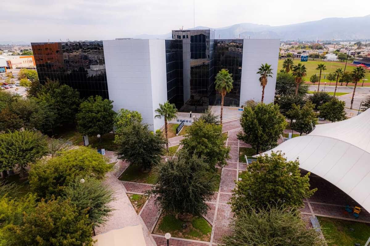 Fachada de cristal y aluminio, Tec Milenio Torreón